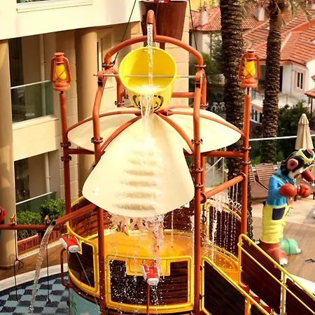 Grand Cettia Hotell 5*